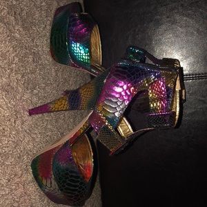 size 11 multi color heel 6 inch . NEVER WORN .